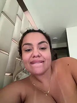 Snapshot of valeria2019hot chatting on 12/22/25, 08:39 valeria2019hot online show from 12/22/25, 08:39