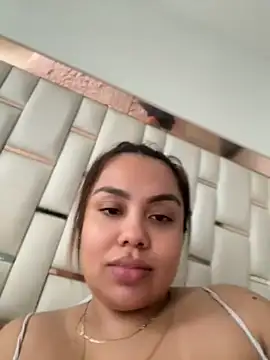 Snapshot of valeria2019hot chatting on 04/10/26, 06:12 valeria2019hot online show from 04/10/26, 06:12