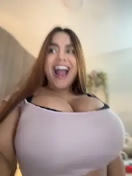 Snapshot of valeria2019hot chatting on 04/18/26, 04:33 valeria2019hot online show from 04/18/26, 04:33