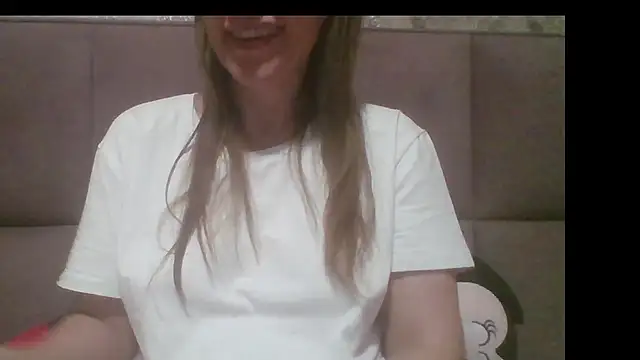 Snapshot of Sladkiegubki chatting on 10/08/25, 01:36 Sladkiegubki online show from 10/08/25, 01:36