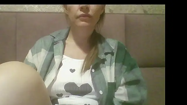 Snapshot of Sladkiegubki chatting on 10/15/25, 02:55 Sladkiegubki online show from 10/15/25, 02:55