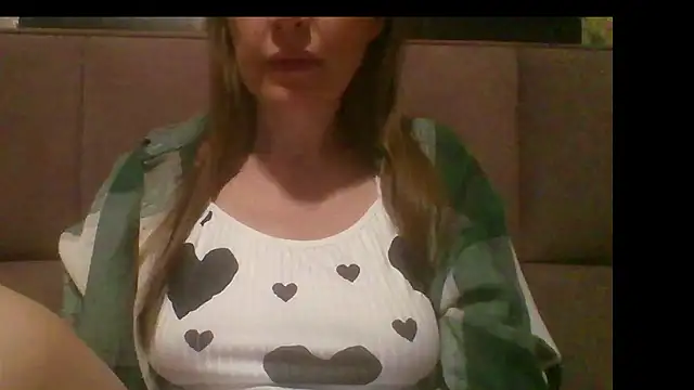 Snapshot of Sladkiegubki chatting on 10/18/25, 09:37 Sladkiegubki online show from 10/18/25, 09:37