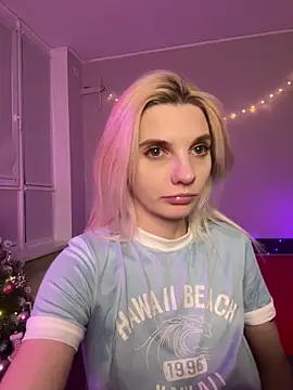 Snapshot of LoveLuna_ chatting on 01/02/25, 01:27 LoveLuna online show from 01/02/25, 01:27