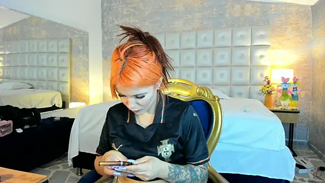 MelaniieRoux online show from 06/08/26, 07:36
