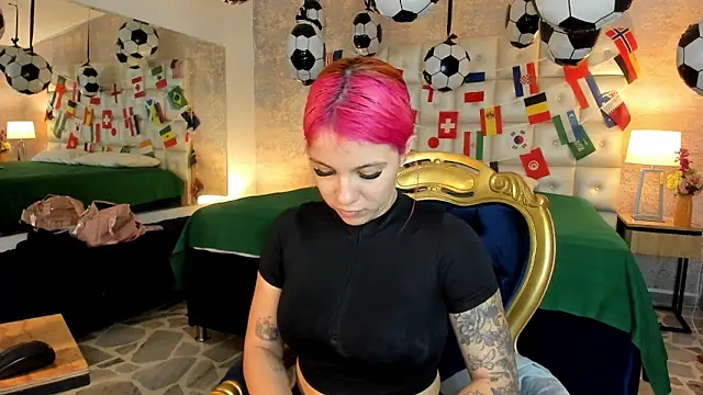 MelaniieRoux online show from 06/14/26, 07:38