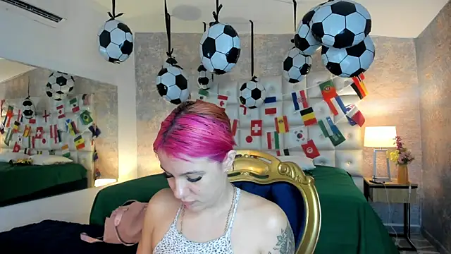 MelaniieRoux online show from 06/15/26, 07:38