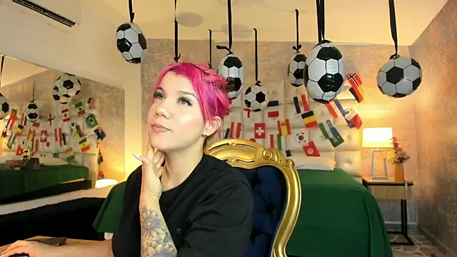 MelaniieRoux online show from 06/16/26, 07:38