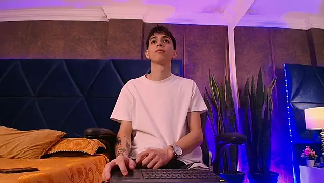 Lion Foster01 online show from 12/03/25, 07:34