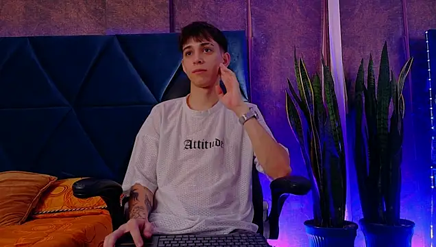 Lion Foster01 online show from 12/04/25, 09:34