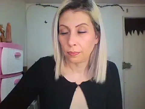 alixia81 online show from 02/02/25, 01:41