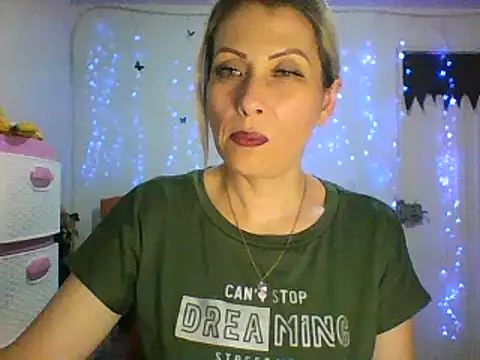 alixia81 online show from 02/25/25, 11:22