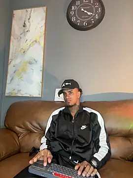 AaronCruz  online show from 02/06/25, 07:18