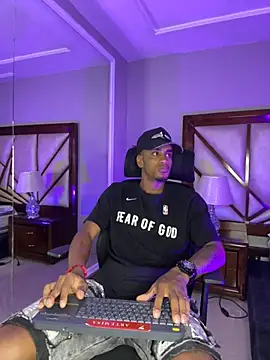 AaronCruz  online show from 02/10/25, 07:38