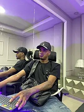 AaronCruz  online show from 03/21/25, 01:45