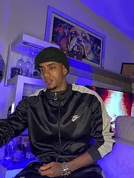 AaronCruz  online show from 10/09/25, 04:43