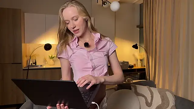 PollyAgata online show from 06/09/26, 07:14