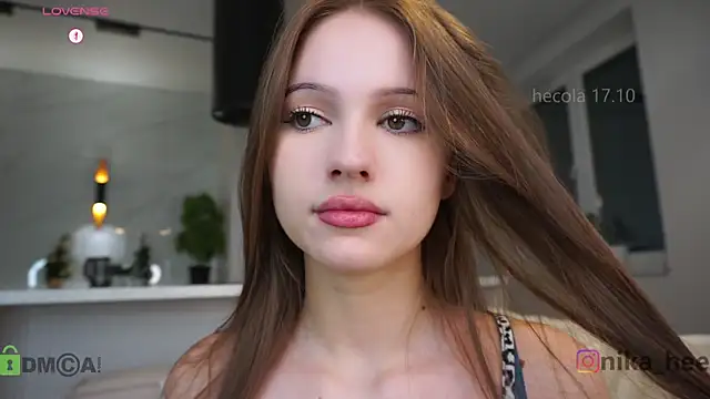 Snapshot of hecola chatting on 10/17/25, 02:19 hecola online show from 10/17/25, 02:19