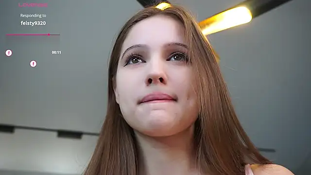 Snapshot of hecola chatting on 10/23/25, 10:47 hecola online show from 10/23/25, 10:47