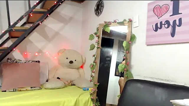 luna sky83 online show from 12/30/24, 01:14