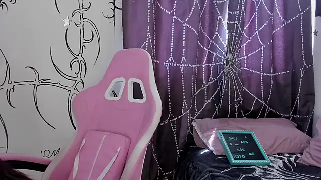 Snapshot of AlyRoses chatting on 06/19/26, 05:39 AlyRoses online show from 06/19/26, 05:39