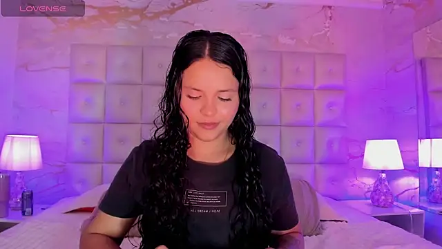 LottiCarter online show from 02/05/25, 03:13