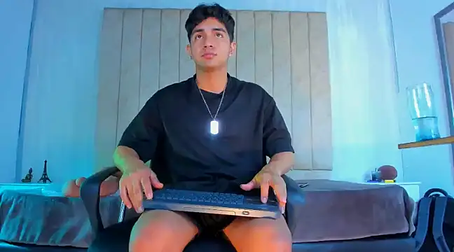 Snapshot of Muichiro_tokito1 chatting on 01/17/25, 03:23 Muichiro tokito1 online show from 01/17/25, 03:23