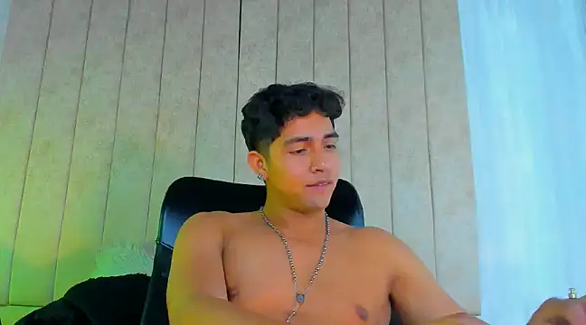 Snapshot of Muichiro_tokito1 chatting on 01/21/25, 04:10 Muichiro tokito1 online show from 01/21/25, 04:10