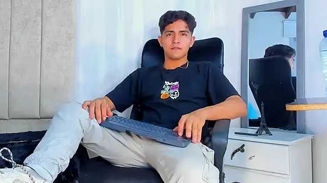 Snapshot of Muichiro_tokito1 chatting on 01/30/25, 03:22 Muichiro tokito1 online show from 01/30/25, 03:22