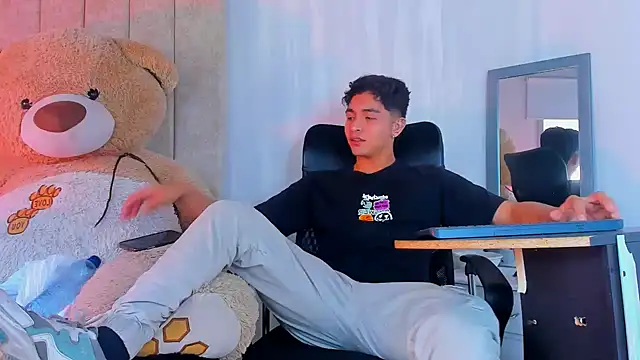 Snapshot of Muichiro_tokito1 chatting on 01/30/25, 05:28 Muichiro tokito1 online show from 01/30/25, 05:28