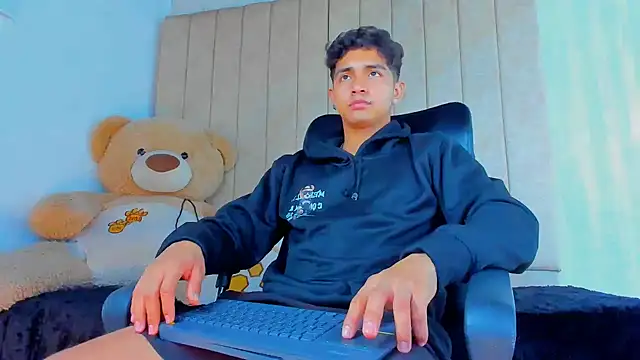 Snapshot of Muichiro_tokito1 chatting on 02/01/25, 04:24 Muichiro tokito1 online show from 02/01/25, 04:24