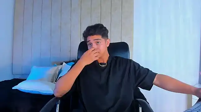 Snapshot of Muichiro_tokito1 chatting on 02/05/25, 03:45 Muichiro tokito1 online show from 02/05/25, 03:45