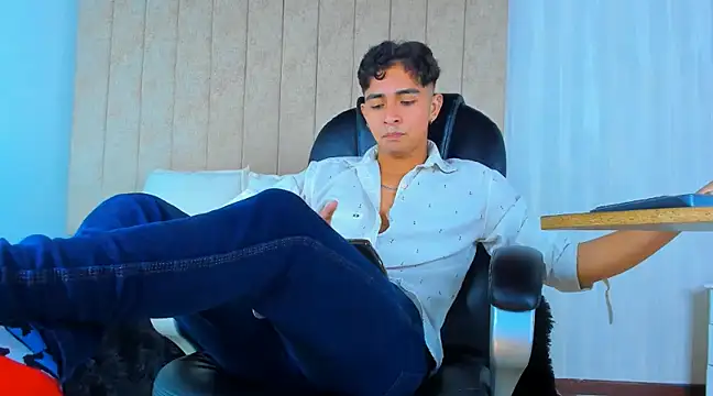 Snapshot of Muichiro_tokito1 chatting on 02/27/25, 04:09 Muichiro tokito1 online show from 02/27/25, 04:09