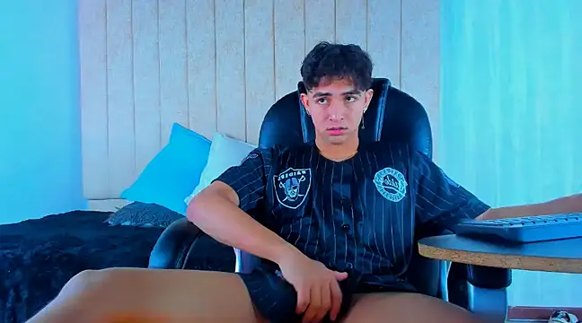 Snapshot of Muichiro_tokito1 chatting on 03/17/25, 04:29 Muichiro tokito1 online show from 03/17/25, 04:29