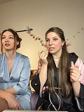 Snapshot of Annie_aww chatting on 03/22/25, 09:21 Annie aww online show from 03/22/25, 09:21