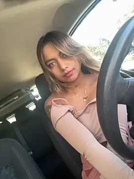 Snapshot of amanda-medrano1 chatting on 09/23/25, 03:15 amanda-medrano1 online show from 09/23/25, 03:15