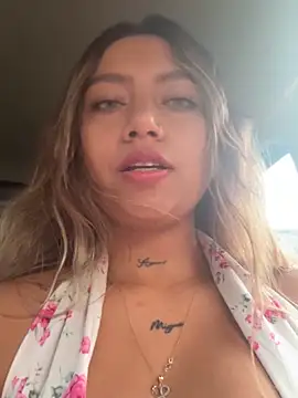 Snapshot of amanda-medrano1 chatting on 10/07/25, 01:30 amanda-medrano1 online show from 10/07/25, 01:30