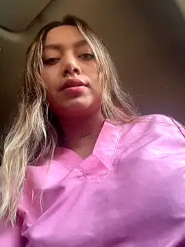 Snapshot of amanda-medrano1 chatting on 10/09/25, 02:04 amanda-medrano1 online show from 10/09/25, 02:04