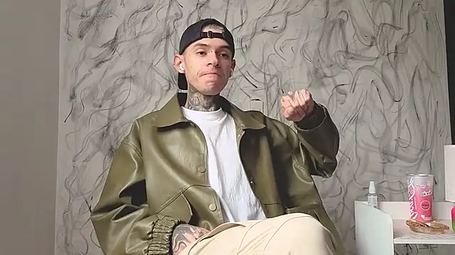 Saturno v online show from 10/14/25, 01:23