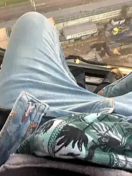 Snapshot of zilzop chatting on 12/16/25, 01:16 zilzop online show from 12/16/25, 01:16