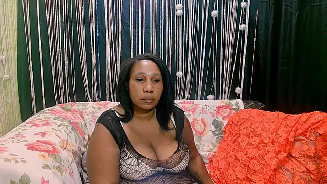 Snapshot of SexcGals chatting on 11/04/25, 06:18 SexcGals online show from 11/04/25, 06:18