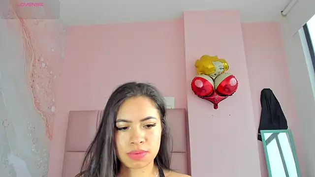 soyzarahtorres online show from 10/31/25, 02:51