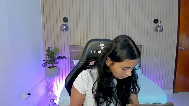 Snapshot of melody_flowers chatting on 01/28/25, 12:22 melody flowers online show from 01/28/25, 12:22