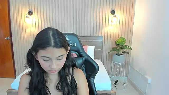 Snapshot of melody_flowers chatting on 02/06/25, 03:20 melody flowers online show from 02/06/25, 03:20