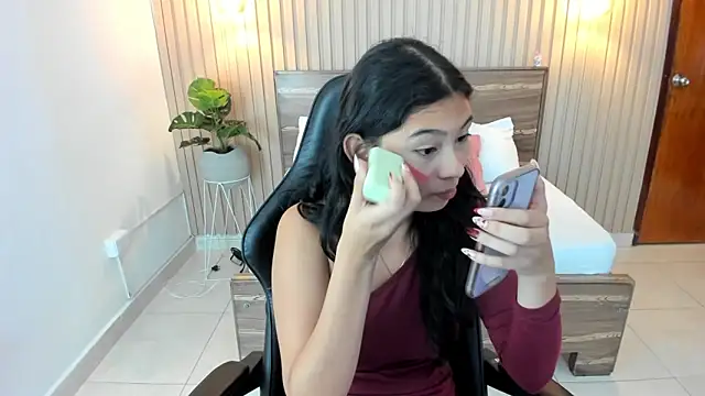 Snapshot of melody_flowers chatting on 02/11/25, 12:05 melody flowers online show from 02/11/25, 12:05