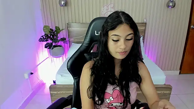 Snapshot of melody_flowers chatting on 02/25/25, 12:24 melody flowers online show from 02/25/25, 12:24