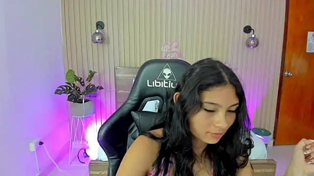 Snapshot of melody_flowers chatting on 03/07/25, 03:28 melody flowers online show from 03/07/25, 03:28