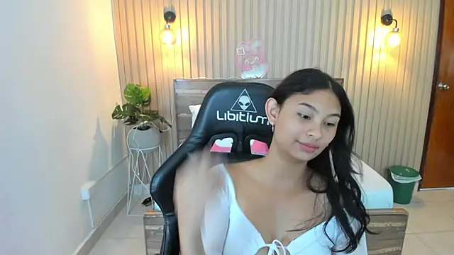 Snapshot of melody_flowers chatting on 03/20/25, 12:32 melody flowers online show from 03/20/25, 12:32