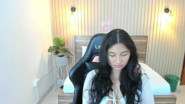 Snapshot of melody_flowers chatting on 03/20/25, 03:36 melody flowers online show from 03/20/25, 03:36