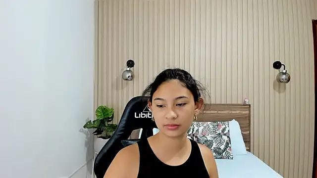 Snapshot of melody_flowers chatting on 03/21/25, 12:28 melody flowers online show from 03/21/25, 12:28