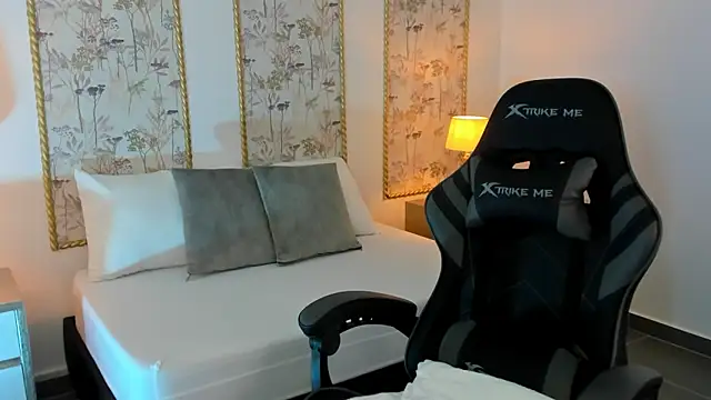 Snapshot of melody_flowers chatting on 10/08/25, 12:25 melody flowers online show from 10/08/25, 12:25